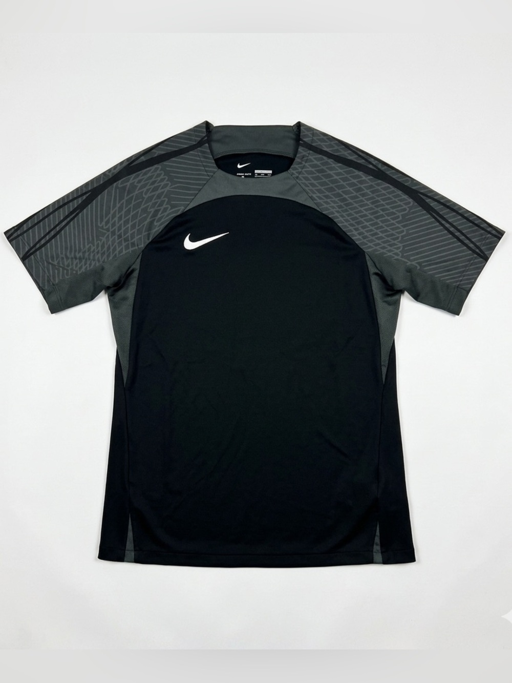 Nike Men’s Slim Fit Black & Gray Short-Sleeve Training Top